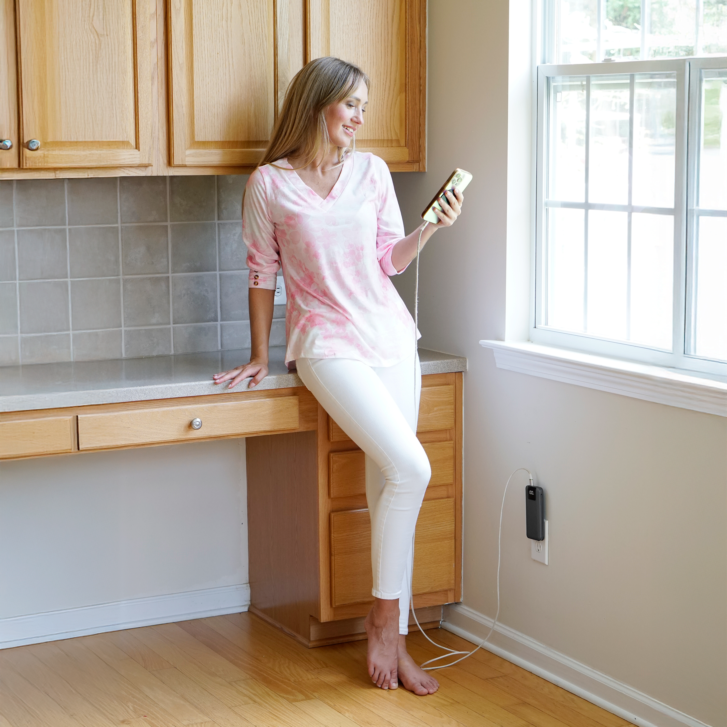 10,000mAh Slim Power Bank with Built-In Cables & AC Plug